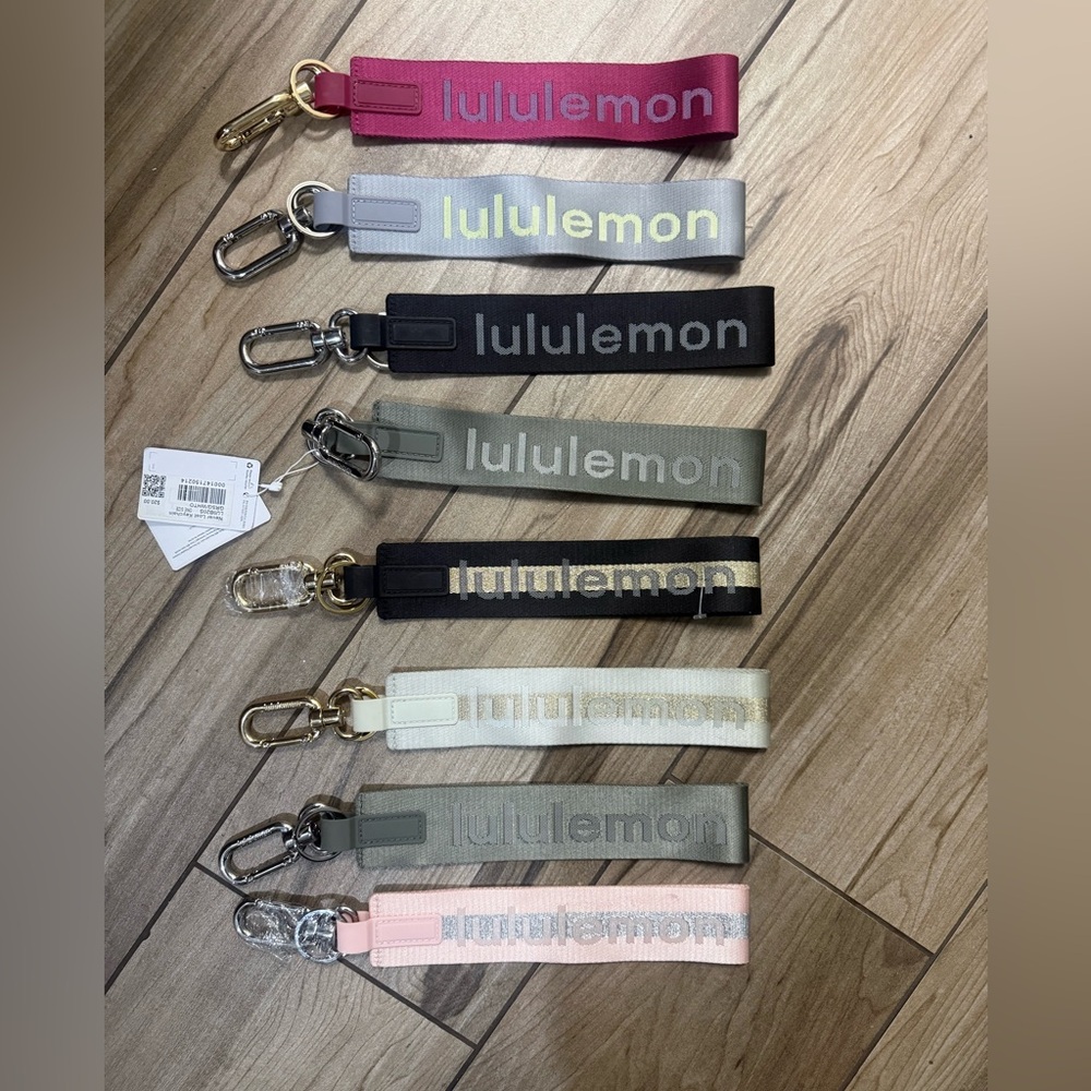 Lululemon Never Lost Keychain- Raspberry Cream/Wine Berry NEW! RETIRED COLOR - Picture 4 of 4